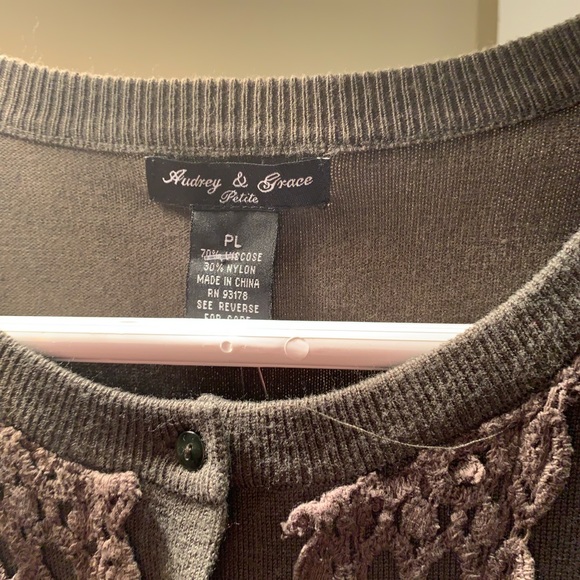 Brand new, Cardigan in olive color with olive embroidery.size : - Picture 15 of 15
